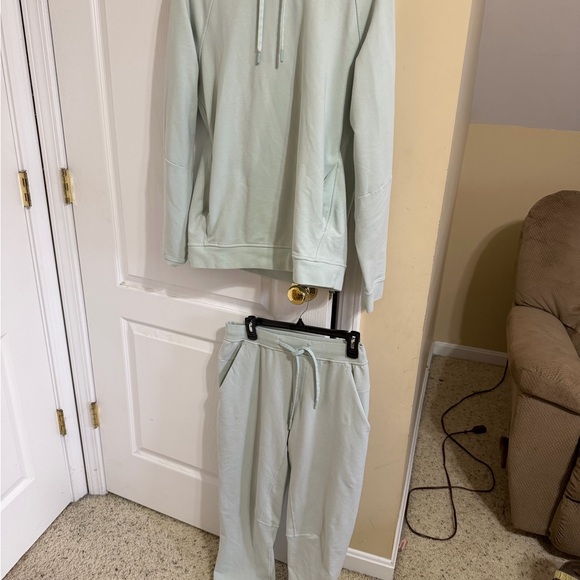 Lululemon Athletica Light Green Hoodie and Sweatpants Set - Picture 2 of 6